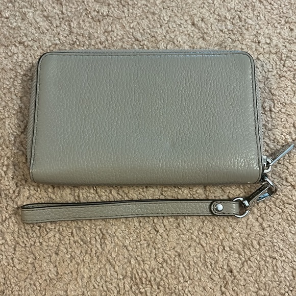 Michael Kors wristlet - Picture 2 of 3